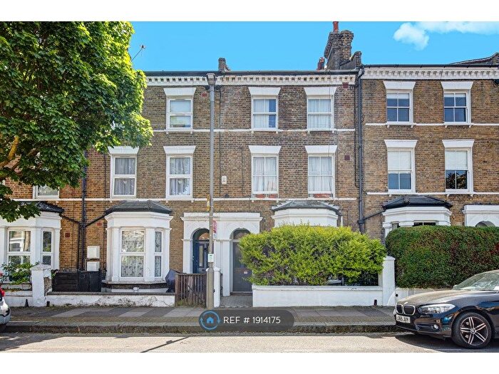 2 Bedroom Flat To Rent In Gowrie Road, London, SW11
