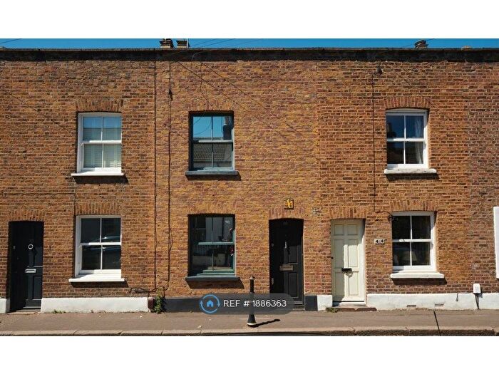 2 Bedroom Terraced House To Rent In Queens Road, London, SW14