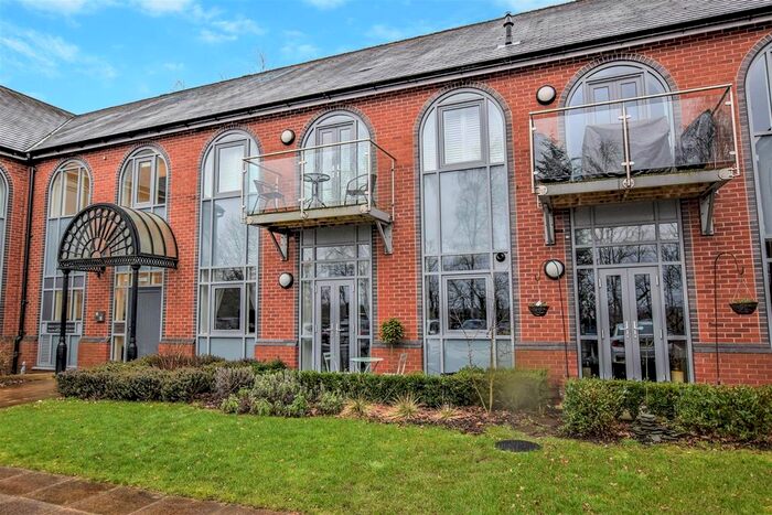2 Bedroom Flat To Rent In Hampton Court, Marsh Lane, Solihull, West Midlands, B92