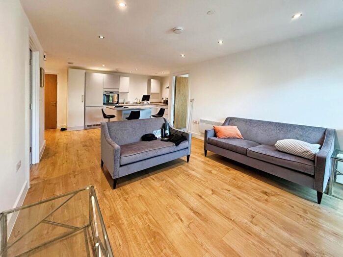 2 Bedroom Flat To Rent In Mabgate, Leeds, West Yorkshire, Uk, LS9