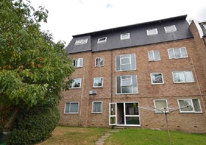 2 Bedroom Flat To Rent In Peregrine House, The Blanes, Ware, SG12
