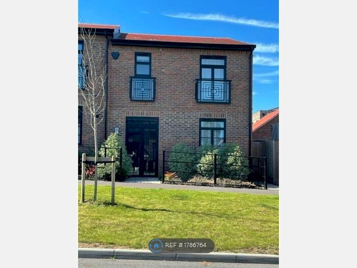 3 Bedroom End Of Terrace House To Rent In Bell Avenue, Canterbury, CT1