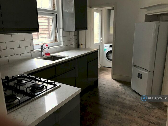 2 Bedroom Terraced House To Rent In Globe Road, London, E2