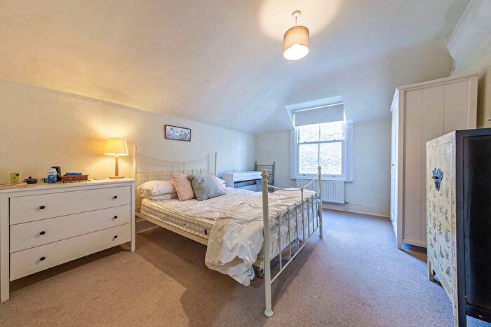 2 Bedroom Flat To Rent In Heyford Terrace, SW8