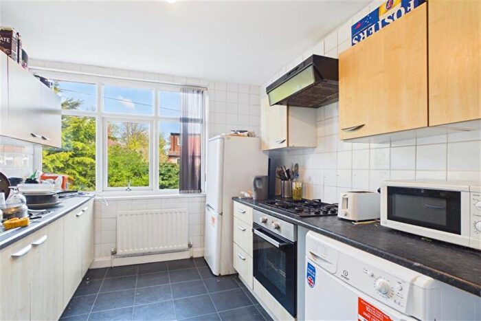 3 Bedroom Flat To Rent In Jesmond, Newcastle Upon Tyne, NE2