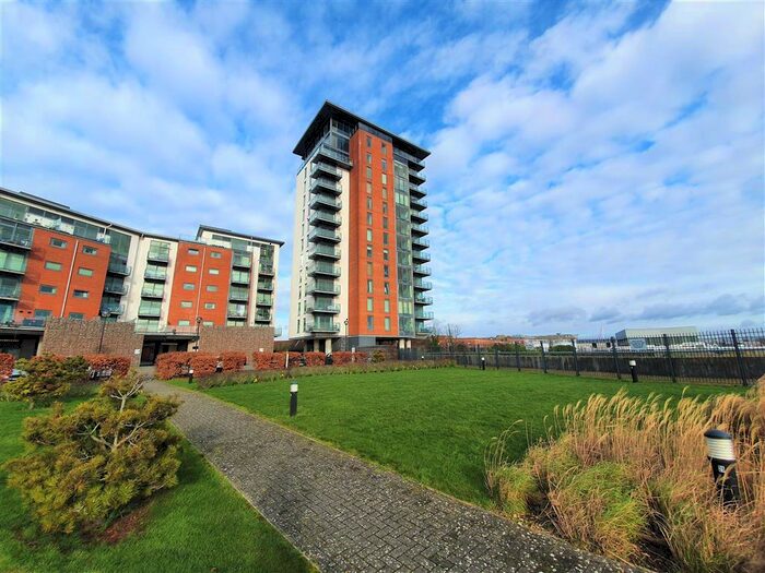 2 Bedroom Flat To Rent In Rope Quays, Gosport, PO12