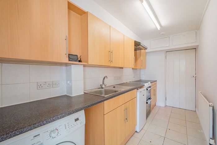 Studio To Rent In Comfortable Place, Bath, BA1