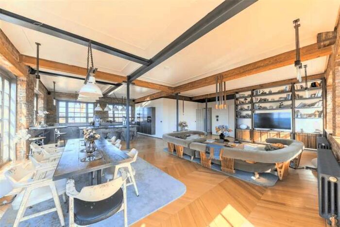 2 Bedroom Flat To Rent In London, NW1