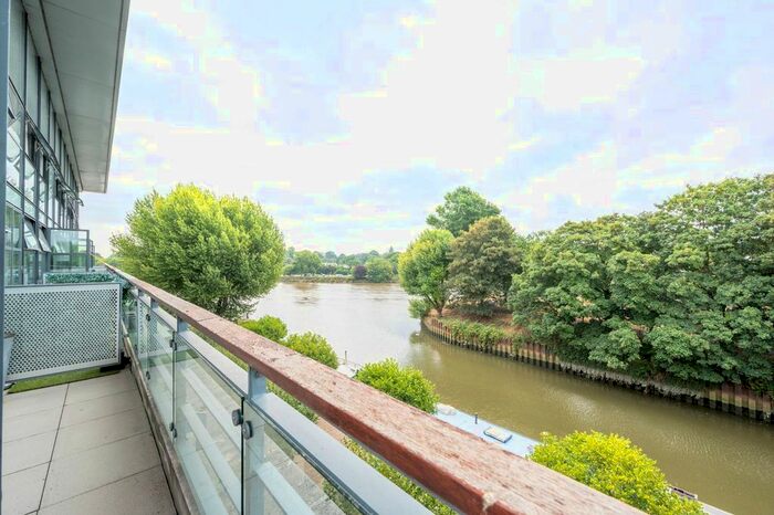 2 Bedroom Flat For Sale In Ferry Quays, Brentford, TW8