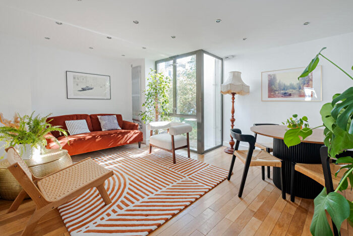 3 Bedroom House For Sale In Camden Mews, London, NW1