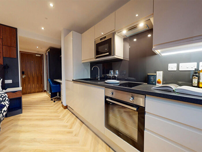 Apartment To Rent In Apt, Live Oasis Deansgate #, M2
