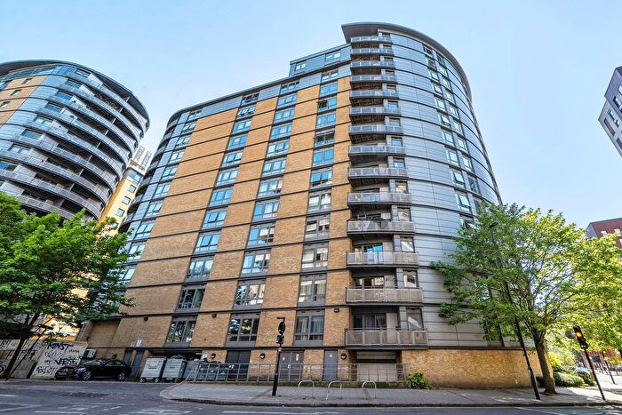 2 Bedroom Flat For Sale In Victoria Road, North Acton, London, W3