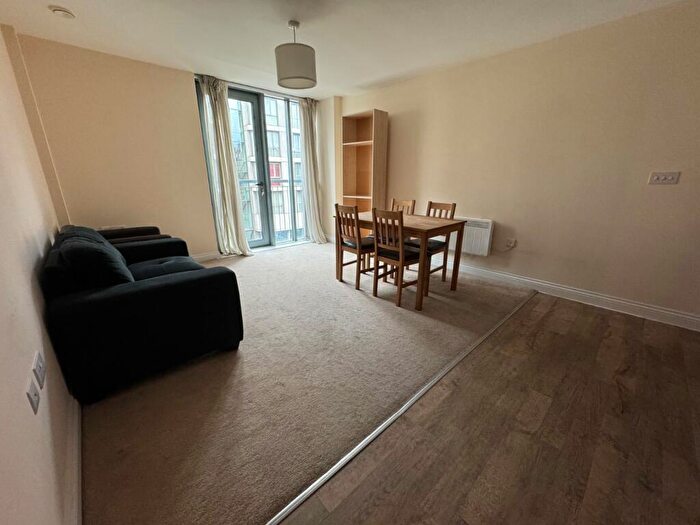 2 Bedroom Flat To Rent In Canal Street, Nottingham, Nottinghamshire, NG1