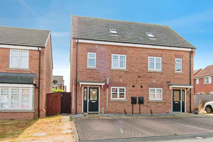 3 Bedroom Semi-Detached House For Sale In Shortwall Court, Pontefract, WF8