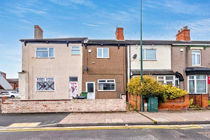 3 Bedroom Terraced House For Sale In Heneage Road, Grimsby, DN32