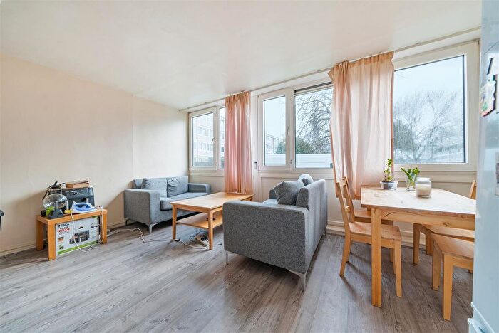 4 Bedroom Flat To Rent In Holybourne Avenue, London, SW15