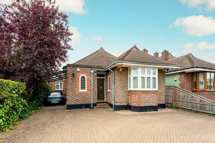 4 Bedroom Bungalow To Rent In Delta Road, Worcester Park, KT4