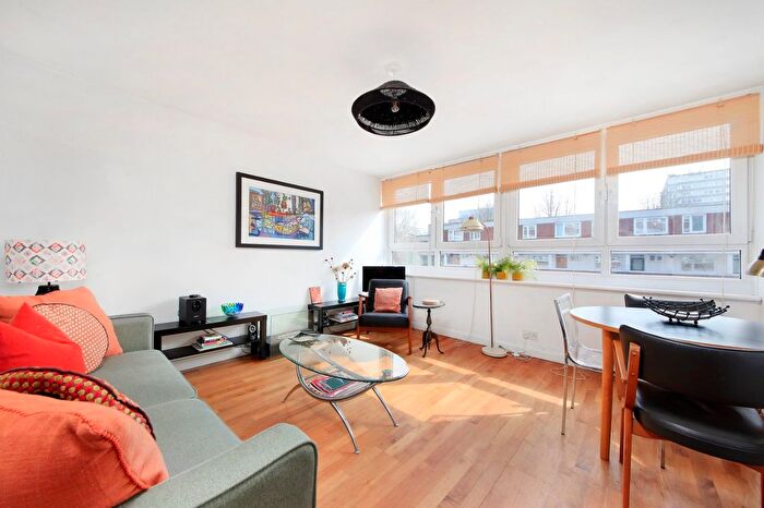 2 Bedroom Flat For Sale In Battersea Bridge Road, Battersea Park, SW11