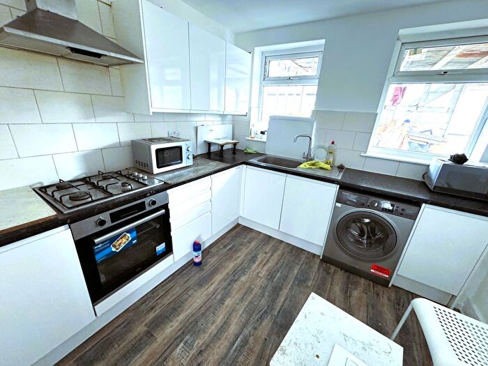 1 Bedroom Flat To Rent In Vicrage Lane, E15