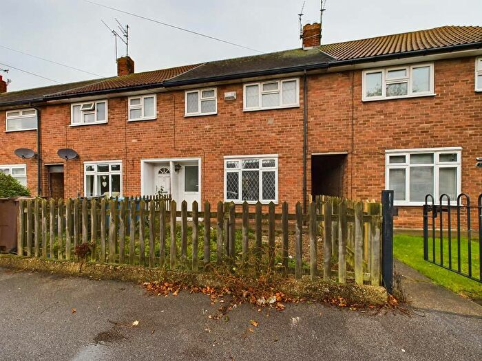 3 Bedroom Terraced House For Sale In Falkland Road, Greatfield, HU9