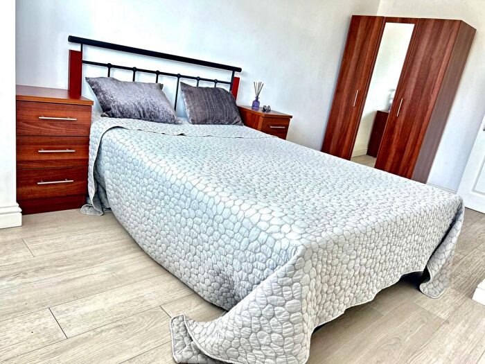 1 Bedroom Flat To Rent In Watford Way, London, NW4