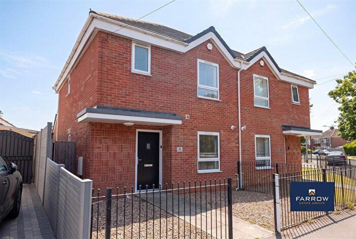 3 Bedroom Semi-Detached House To Rent In Western Outway, Grimsby, DN34