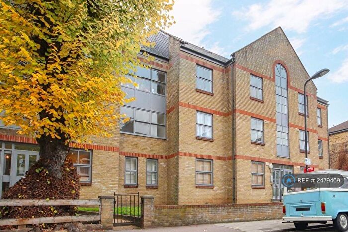 1 Bedroom Flat To Rent In Horton Road, London, E8