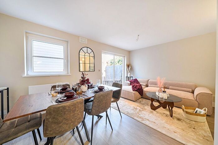 4 Bedroom Flat For Sale In Silverthorne Road, Battersea, London, SW8