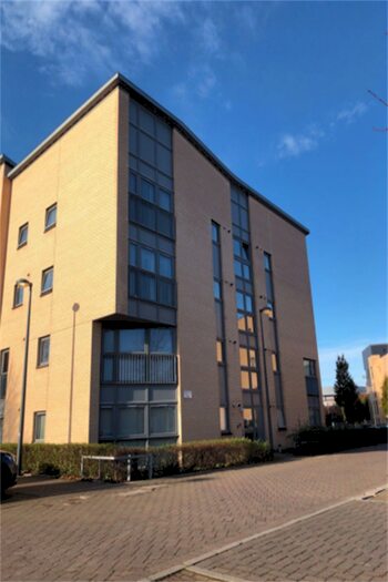 2 Bedroom Flat To Rent In Moffat Way, EH16