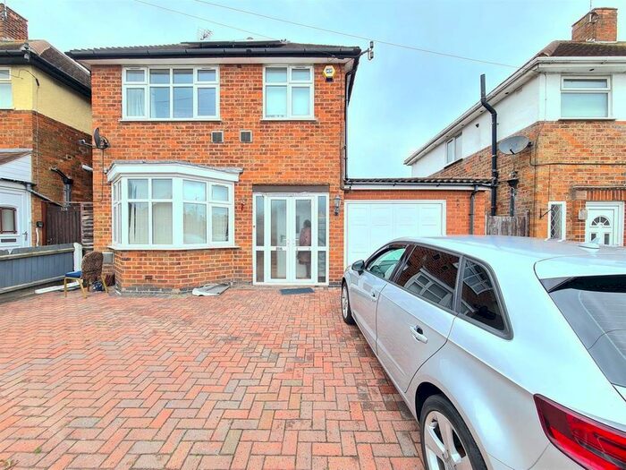 3 Bedroom Detached House To Rent In Colchester Road, Leicester, LE5