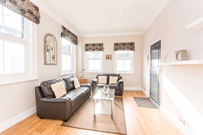 2 Bedroom Property To Rent In Glenthorne Road, Hammersmith, London, W6