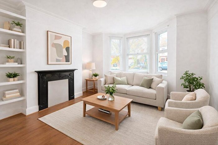 3 Bedroom Property To Rent In Kings Avenue, New Malden, KT3