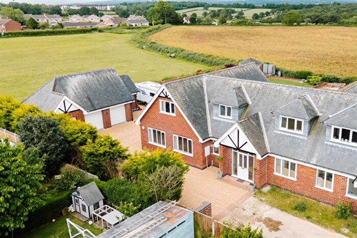 3 Bedroom Semi-Detached House For Sale In Manor Road, Brimington, Chesterfield, S43