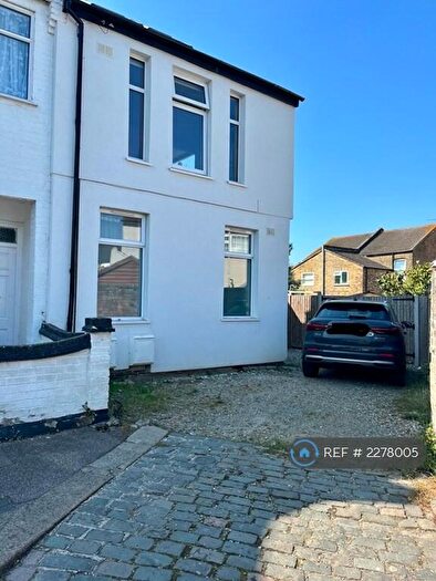 2 Bedroom Flat To Rent In Myrtle Road, Walthamstow, London, E17
