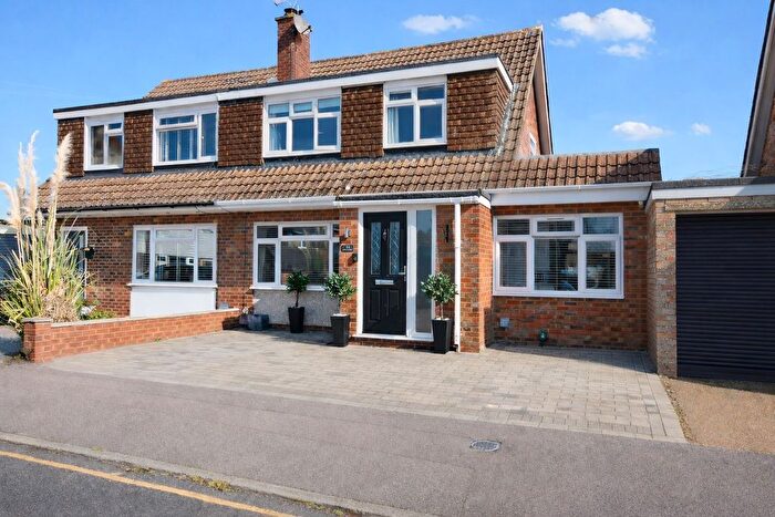 4 Bedroom Semi Detached House For Sale In Fullers Close, Maidstone, ME14