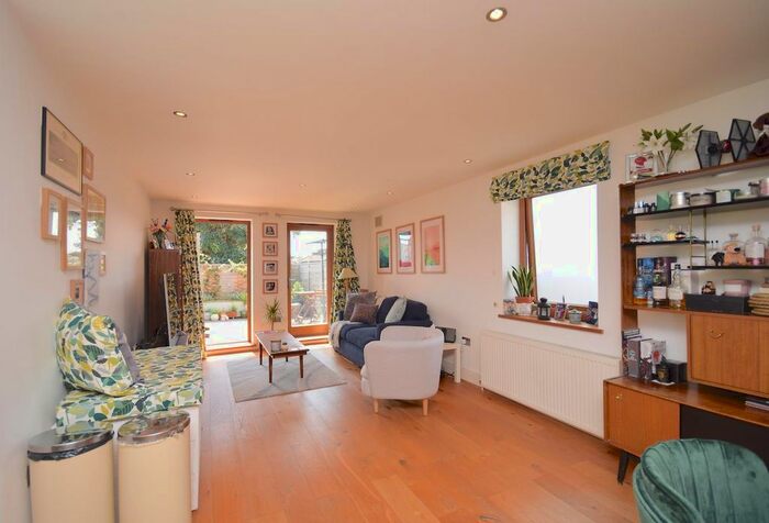 1 Bedroom Flat To Rent In Broadway, London, W13