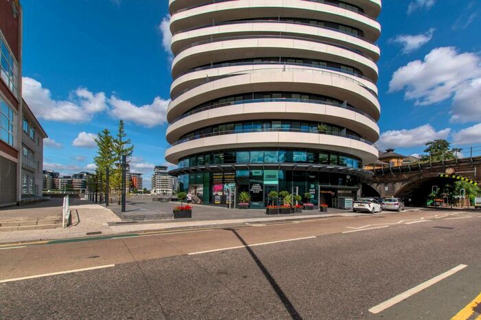 2 Bedroom Flat To Rent In Lombard Road, Battersea, London, SW11