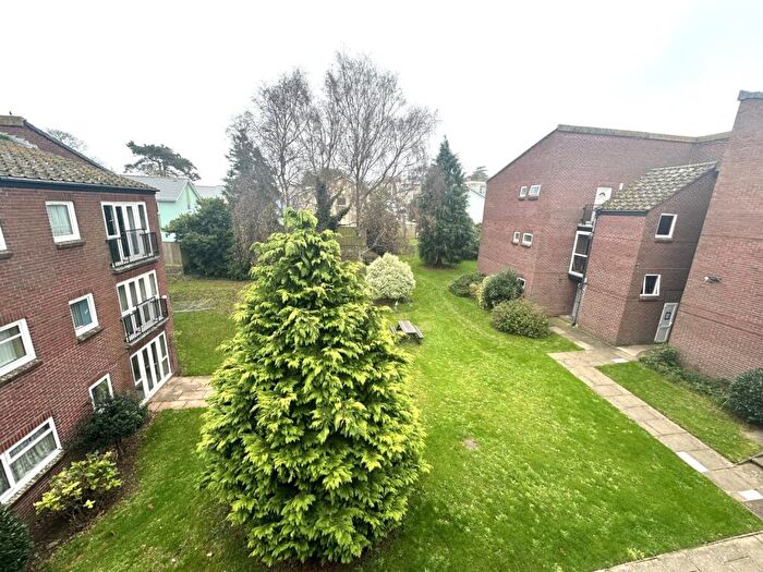 2 Bedroom Flat To Rent In Devondale Court, Dawlish Warren, EX7