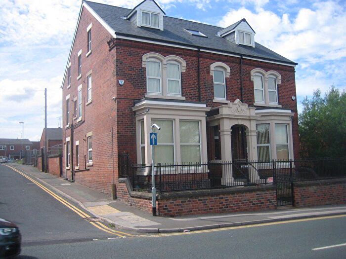 2 Bedroom Flat To Rent In Flat, Aubrey Court, Domestic Street, ., LS11