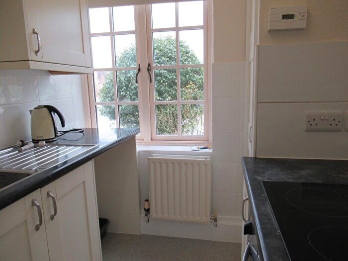 1 Bedroom Flat To Rent In Mill Hill Close, Haywards Heath, West Sussex, RH16