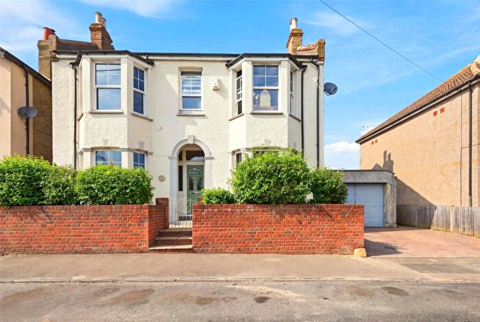 4 Bedroom Detached House For Sale In Shirehall Road, Hawley, Dartford, Kent, DA2