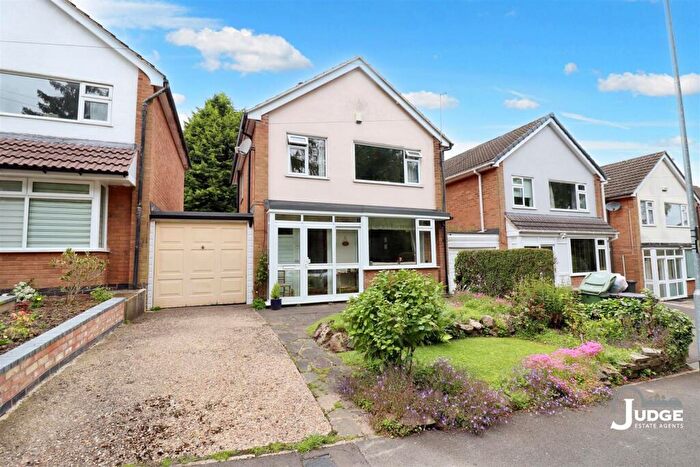 3 Bedroom Detached House For Sale In Henson Close, Birstall, Leicester, LE4