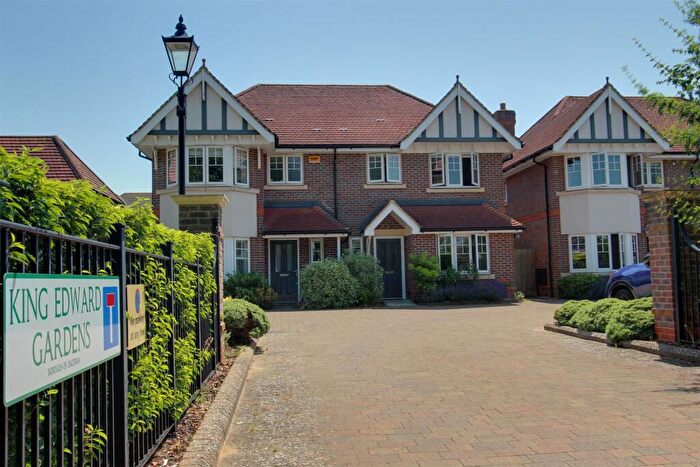 3 Bedroom Semi-Detached House For Sale In King Edward Gardens, Tring, HP23
