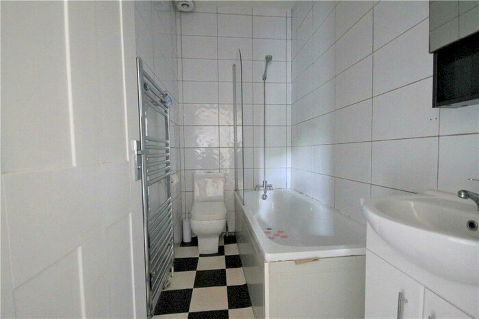 1 Bedroom Apartment For Sale In Woodside Green, London, SE25