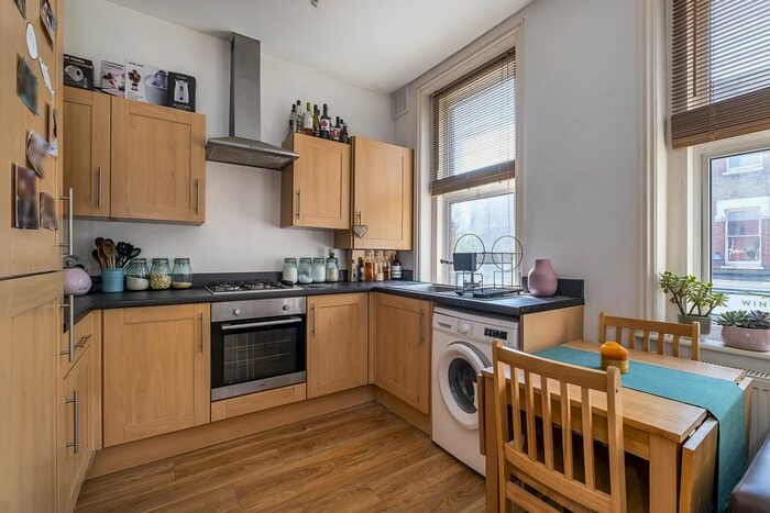 2 Bedroom Flat To Rent In Leopold Road, London, SW19