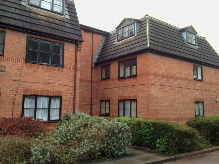 2 Bedroom Flat To Rent In Gladbeck Way, Enfield, EN2