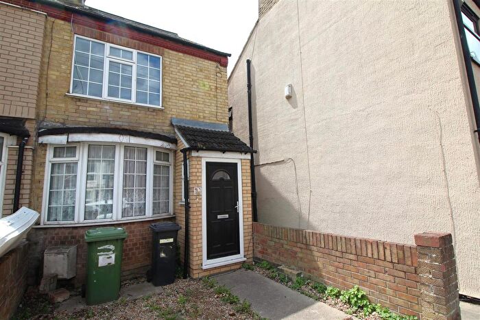 3 Bedroom End Of Terrace House For Sale In Padholme Road, Peterborough, PE1