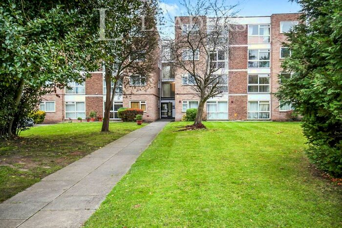 1 Bedroom Flat To Rent In Adelaide Court, Copers Cope Road, Beckenham, BR3