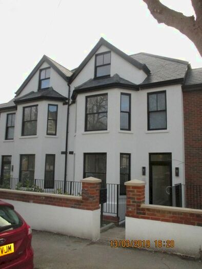 1 Bedroom Flat To Rent In Priory Avenue, High Wycombe, HP13