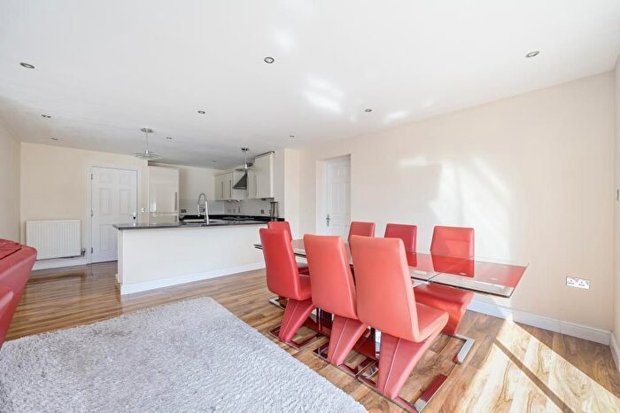 6 Bedroom Detached House For Sale In Wexham, Berkshire, SL3
